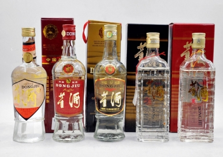平台回收红董褐董白董3款90年代的老董酒分别多少钱一瓶，各自介绍与特点分析